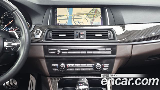 BMW 5-Series 2016 — photo 19