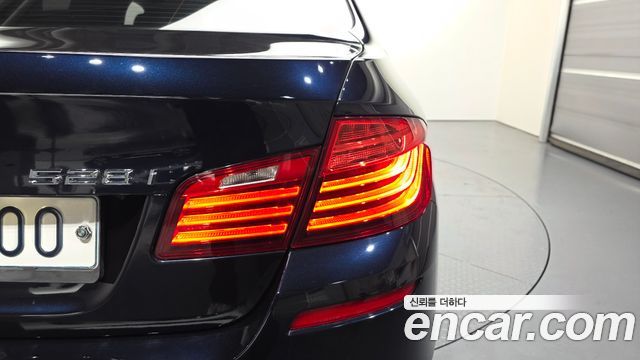 BMW 5-Series 2016 — photo 9