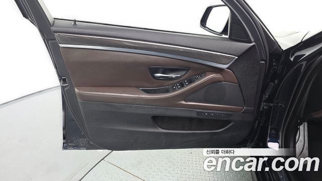 BMW 5-Series 2016 — photo 14
