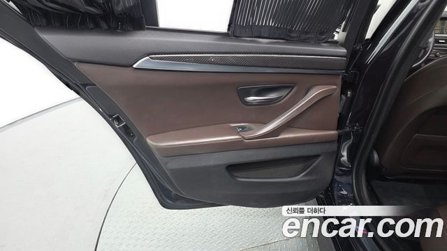 BMW 5-Series 2016 — photo 15