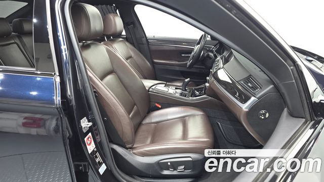 BMW 5-Series 2016 — photo 16