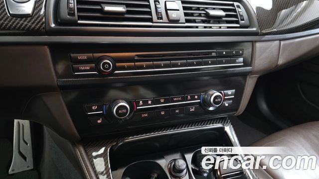 BMW 5-Series 2016 — photo 30