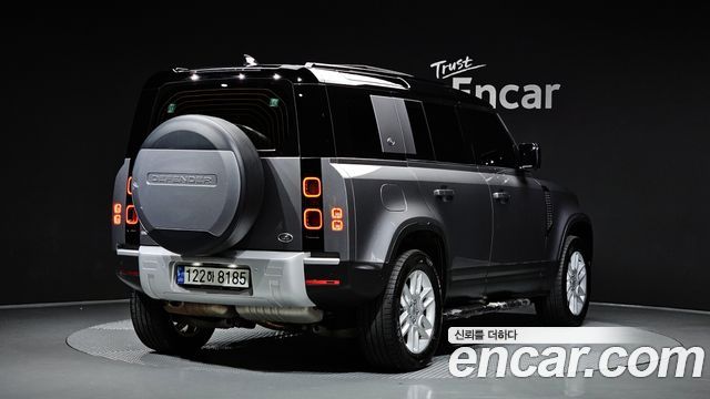 Land Rover Defender 2022 — photo 2