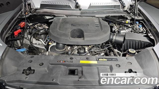 Land Rover Defender 2022 — photo 6