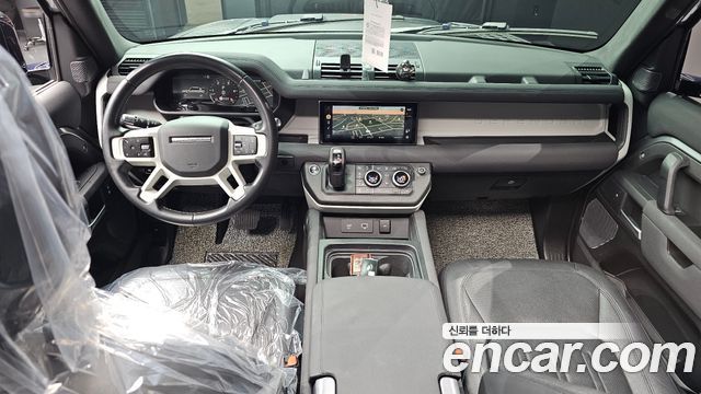 Land Rover Defender 2022 — photo 10