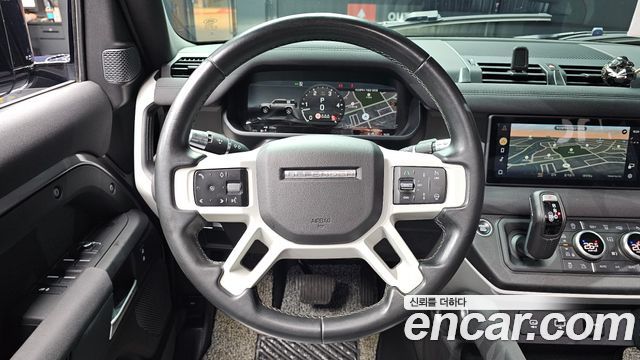Land Rover Defender 2022 — photo 19