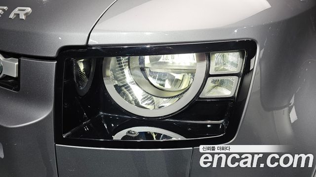 Land Rover Defender 2022 — photo 8