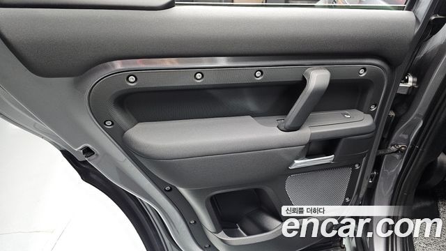 Land Rover Defender 2022 — photo 15
