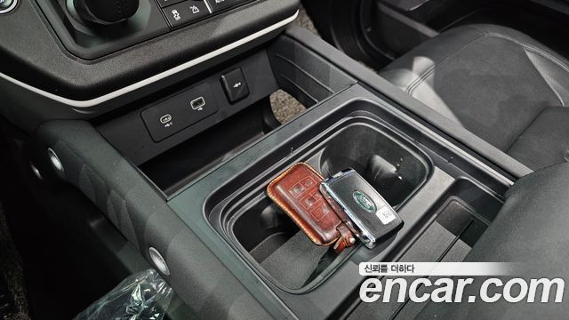 Land Rover Defender 2022 — photo 28