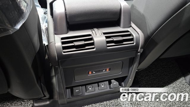 Land Rover Defender 2022 — photo 36