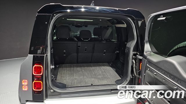 Land Rover Defender 2022 — photo 37