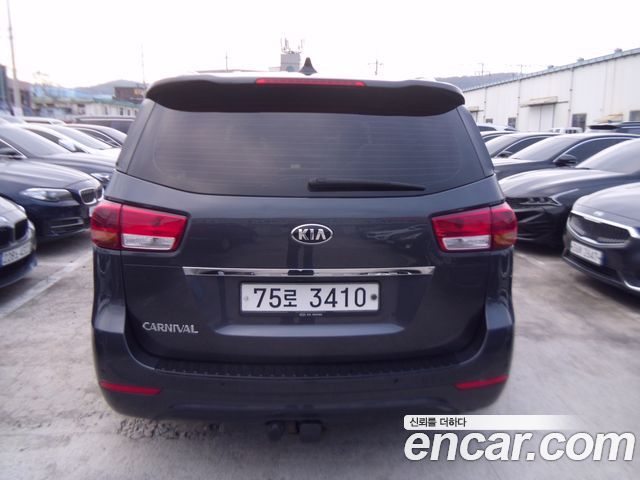 Kia Canival 2016 — photo 4