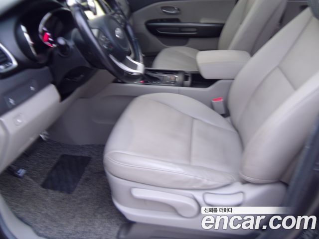 Kia Canival 2016 — photo 12