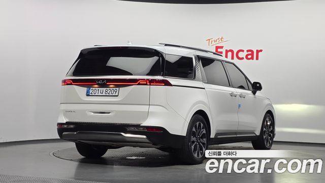 Kia Canival 2023 — photo 2
