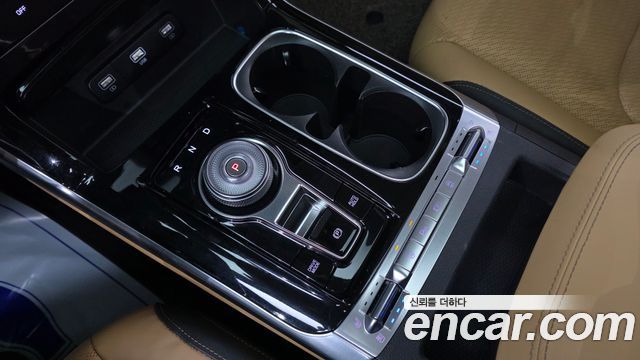 Kia Canival 2023 — photo 9