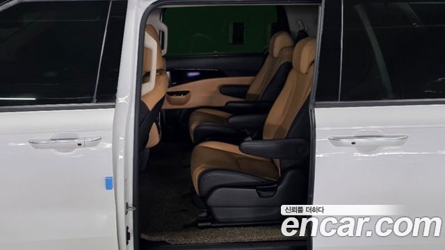 Kia Canival 2023 — photo 11
