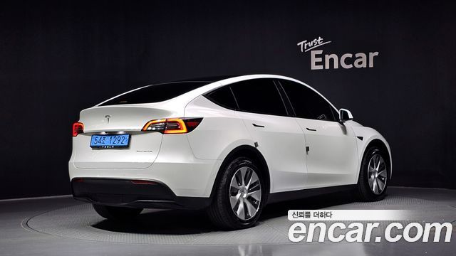 Tesla Model Y 2022 — photo 2