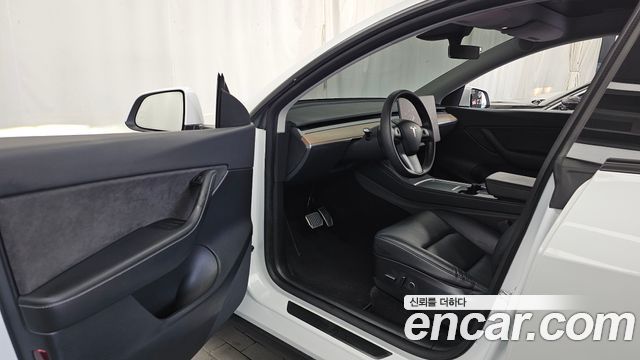 Tesla Model Y 2022 — photo 13