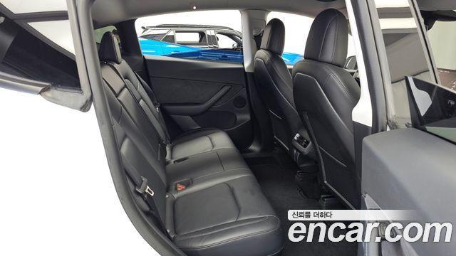 Tesla Model Y 2022 — photo 18