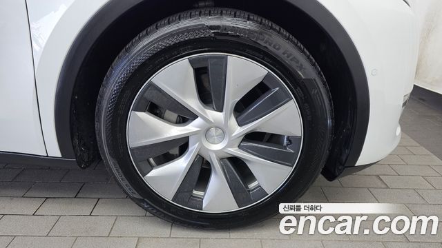 Tesla Model Y 2022 — photo 7