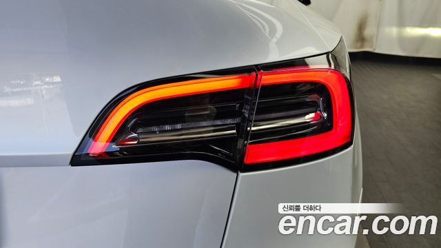 Tesla Model Y 2022 — photo 9