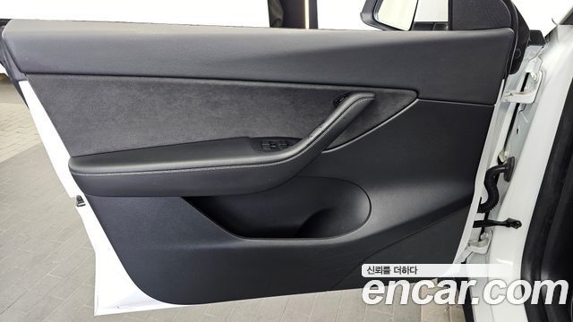 Tesla Model Y 2022 — photo 14
