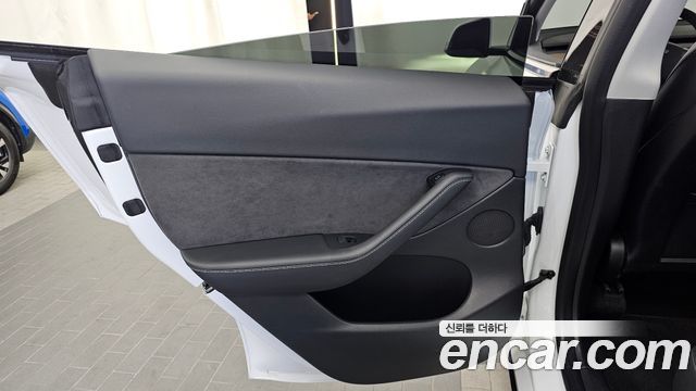 Tesla Model Y 2022 — photo 15