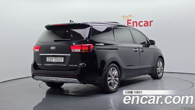Kia Canival 2017 — photo 2