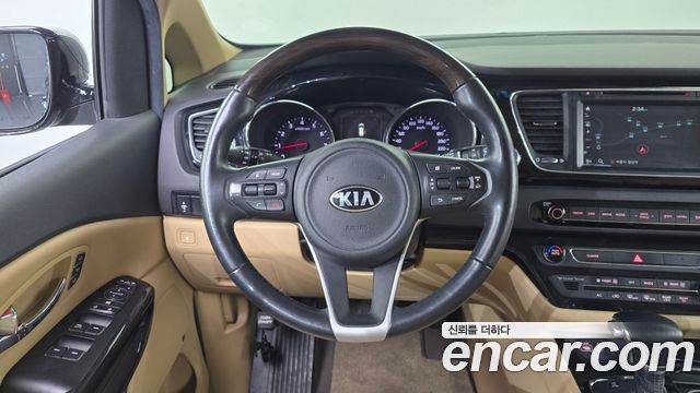Kia Canival 2017 — photo 19