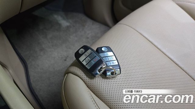Kia Canival 2017 — photo 21