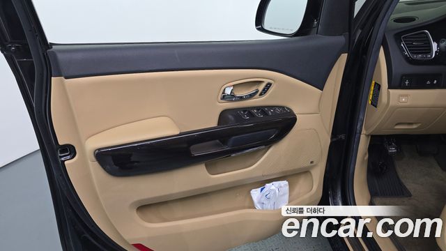 Kia Canival 2017 — photo 14