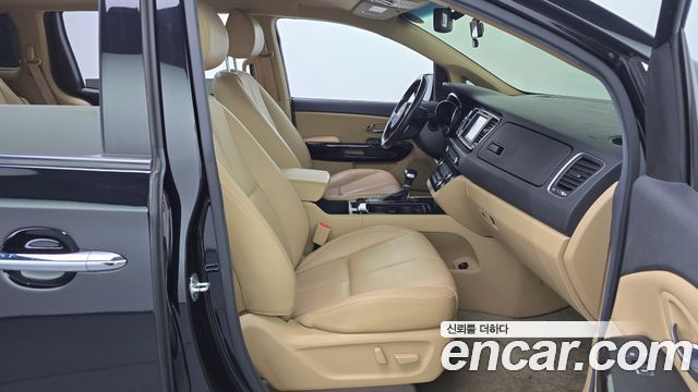 Kia Canival 2017 — photo 16