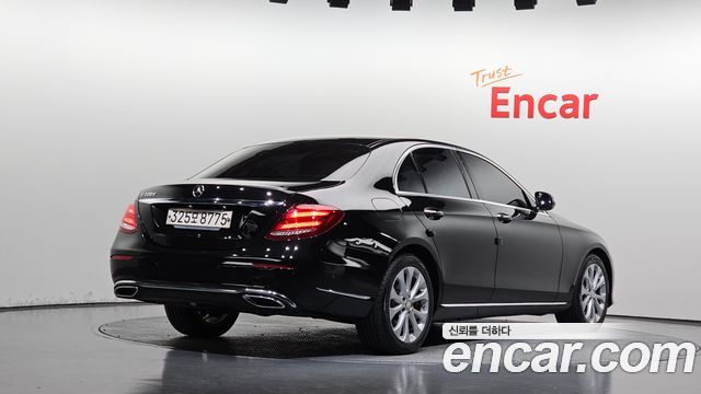 Mercedes-Benz E-Class 2017 — photo 2