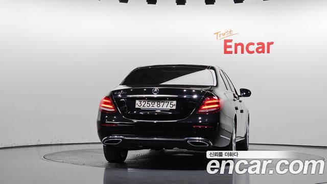 Mercedes-Benz E-Class 2017 — photo 4