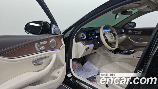 Mercedes-Benz E-Class 2017 — photo 10