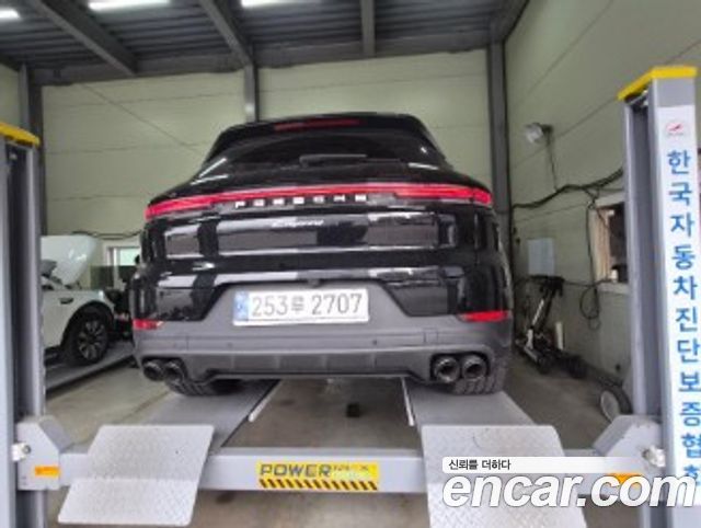Porsche Cayenne 2024 — photo 2