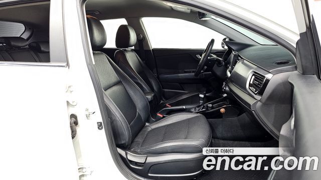 Kia Stonic 2018 — photo 12