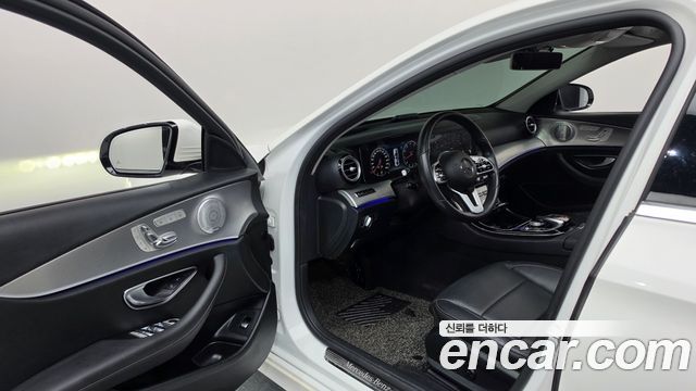 Mercedes-Benz E-Class 2019 — photo 10