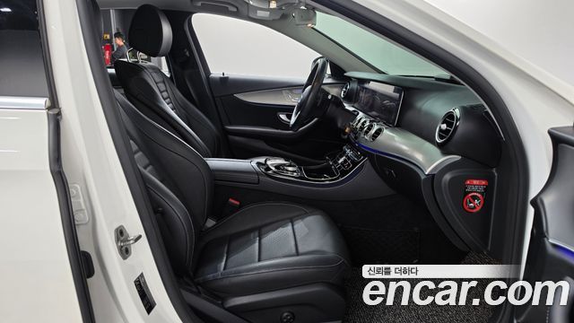 Mercedes-Benz E-Class 2019 — photo 11