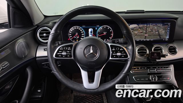 Mercedes-Benz E-Class 2019 — photo 13