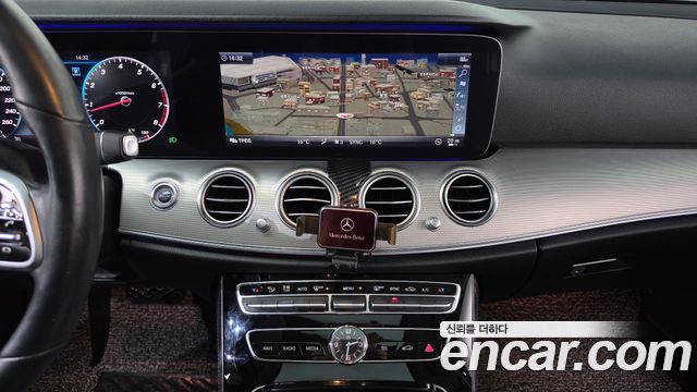 Mercedes-Benz E-Class 2019 — photo 14