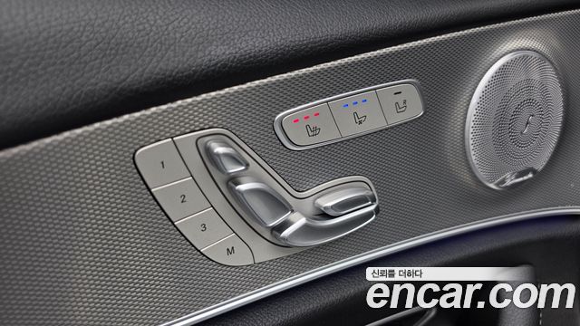 Mercedes-Benz E-Class 2019 — photo 16
