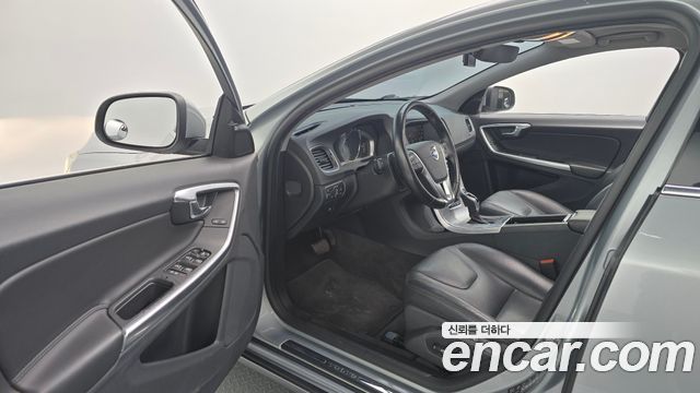 Volvo S60 2017 — photo 10