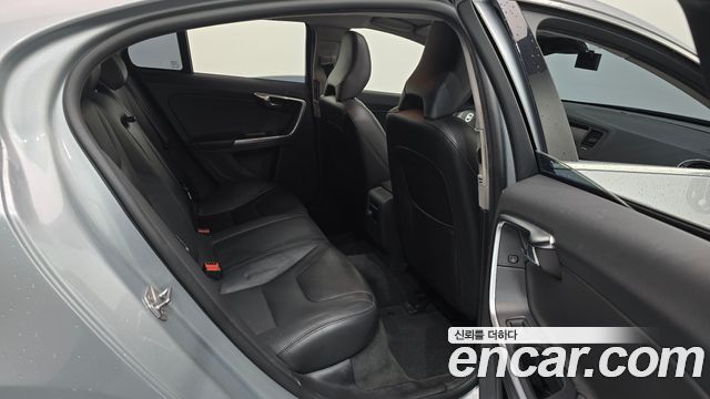 Volvo S60 2017 — photo 11