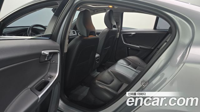 Volvo S60 2017 — photo 12