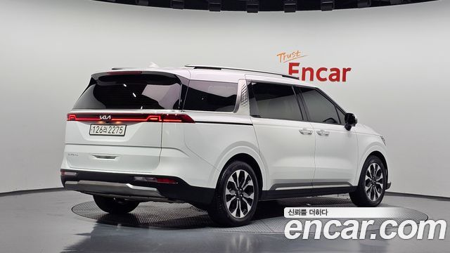 Kia Canival 2023 — photo 2