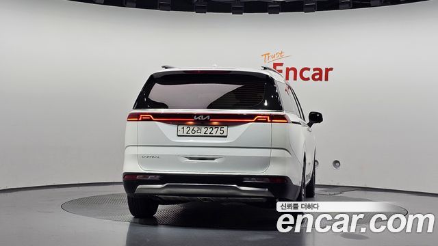 Kia Canival 2023 — photo 4