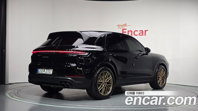 Porsche Cayenne 2024 — photo 2