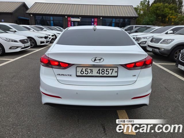 Hyundai AVANTE 2018 — photo 3