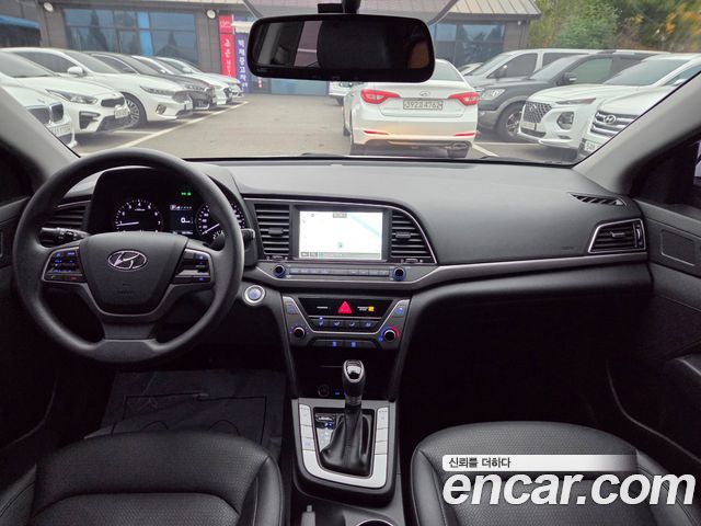 Hyundai AVANTE 2018 — photo 6